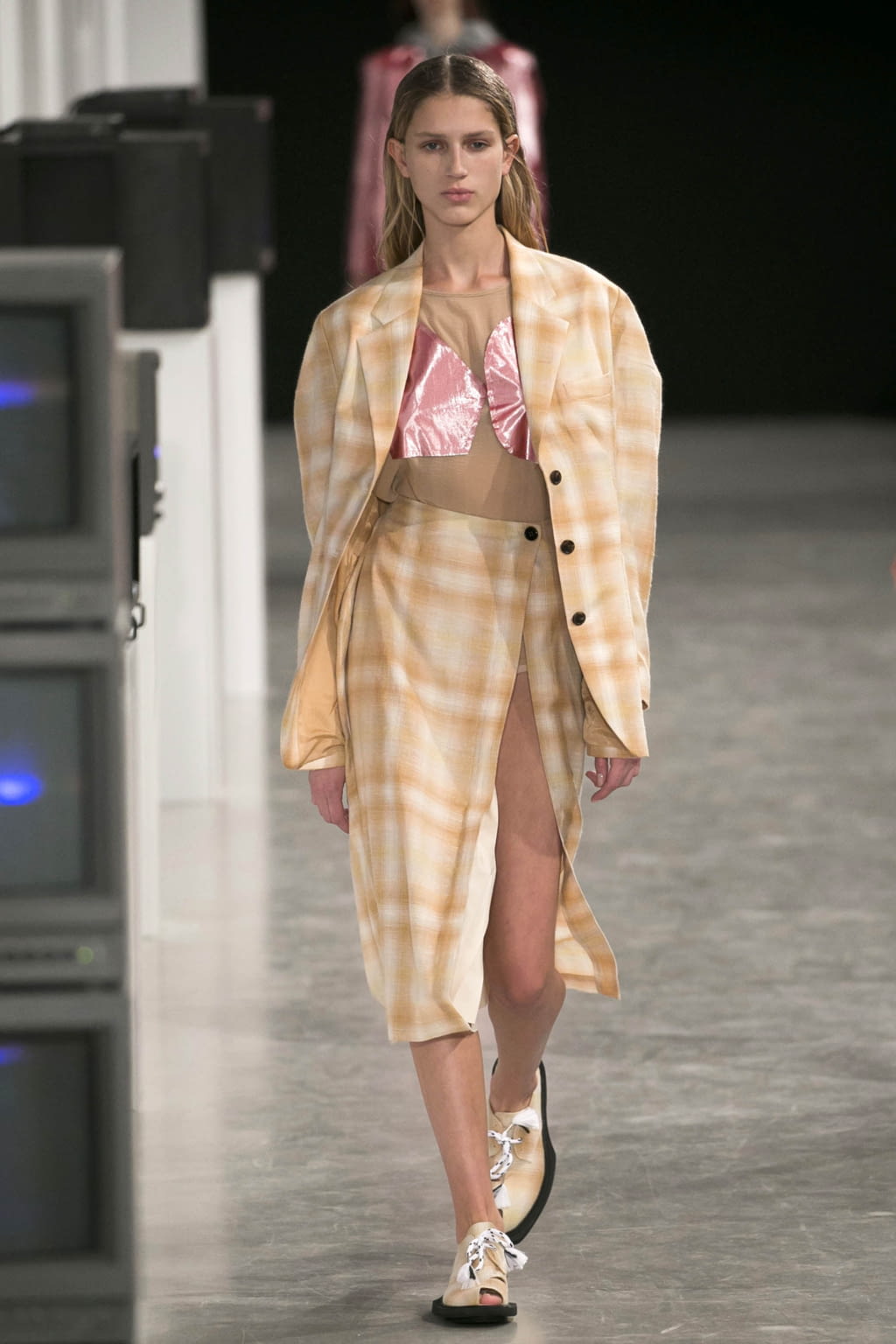 Fashion Week Paris Spring/Summer 2018 look 30 from the Aalto collection womenswear