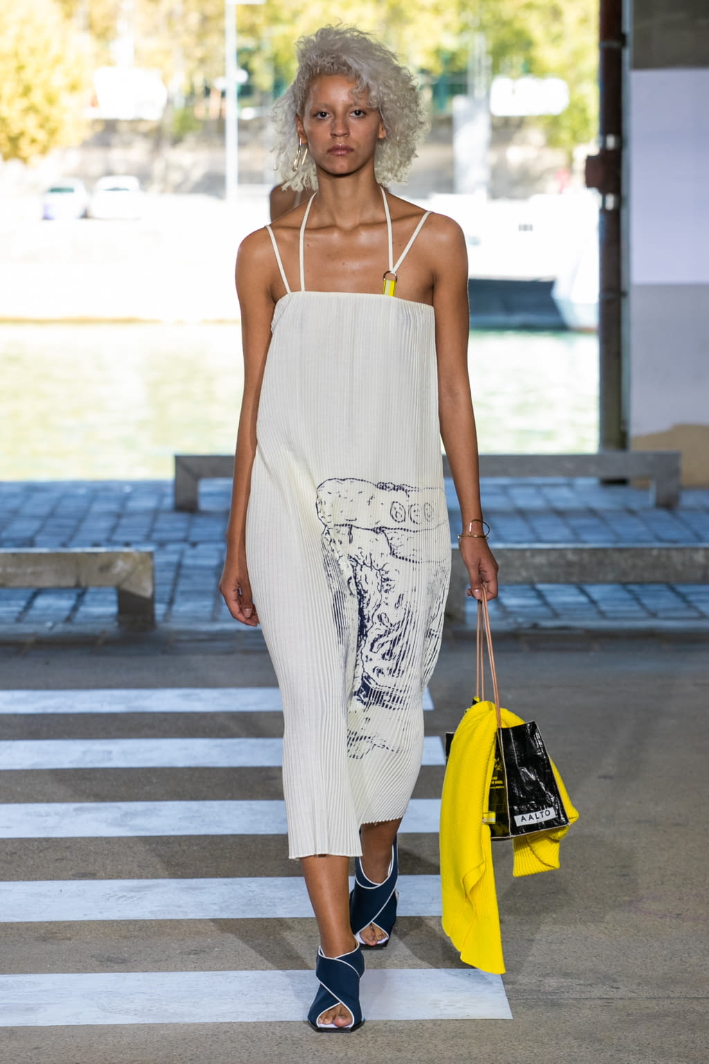 Fashion Week Paris Spring/Summer 2019 look 32 from the Aalto collection 女装