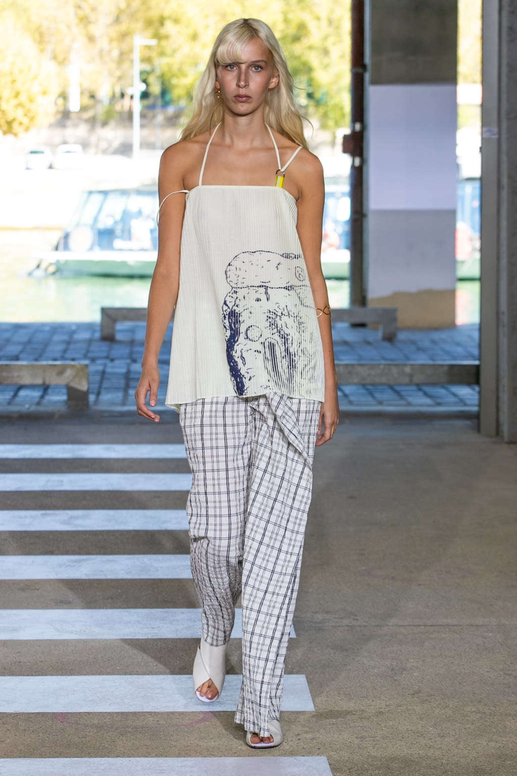 Fashion Week Paris Spring/Summer 2019 look 33 from the Aalto collection womenswear