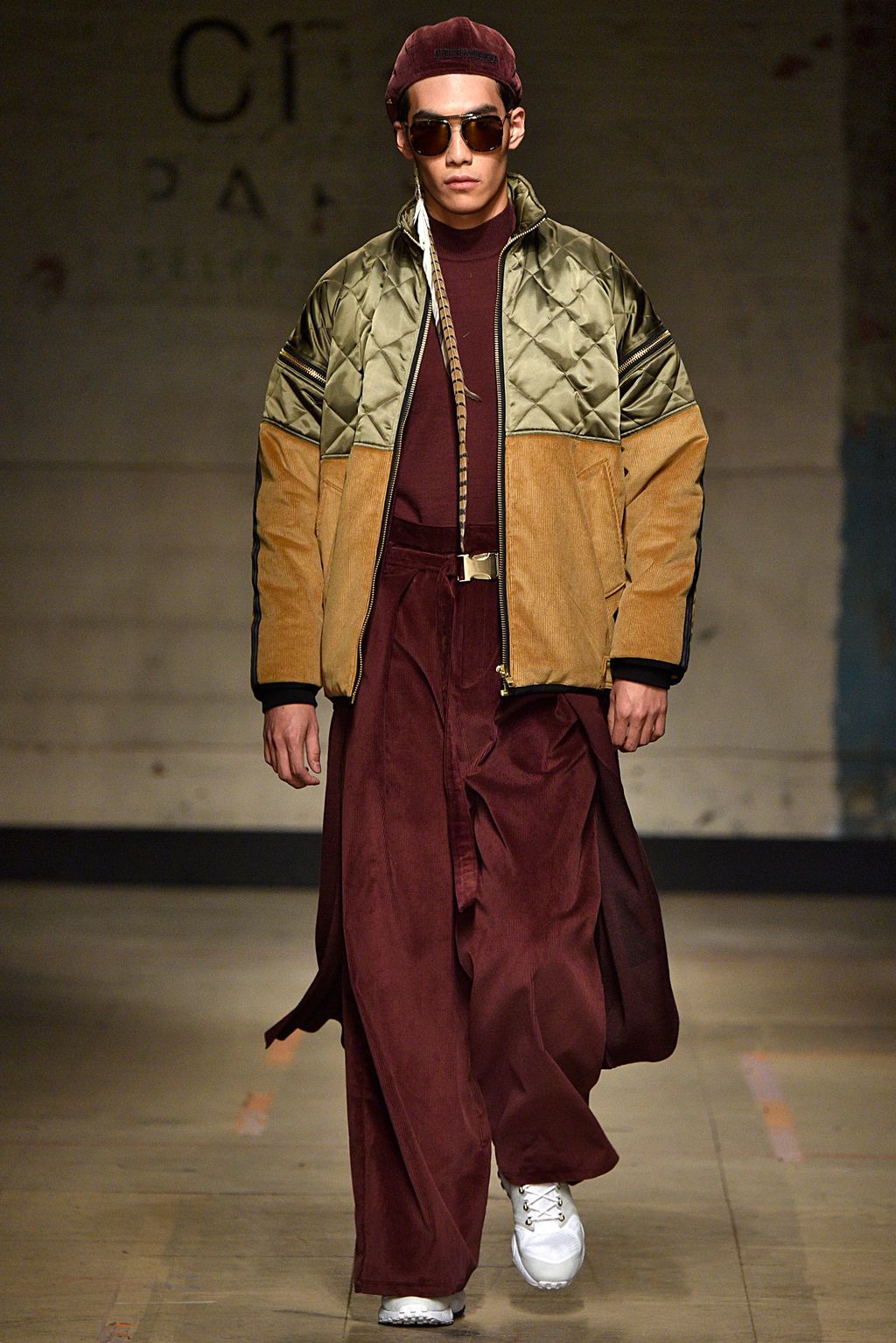 Fashion Week London Fall/Winter 2017 look 1 from the Astrid Andersen collection 男装