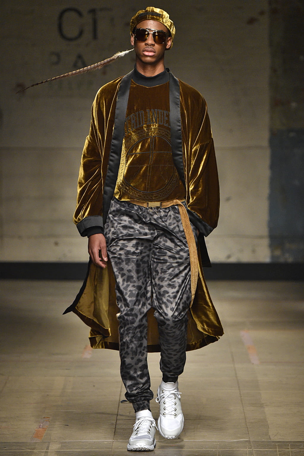 Fashion Week London Fall/Winter 2017 look 12 from the Astrid Andersen collection menswear