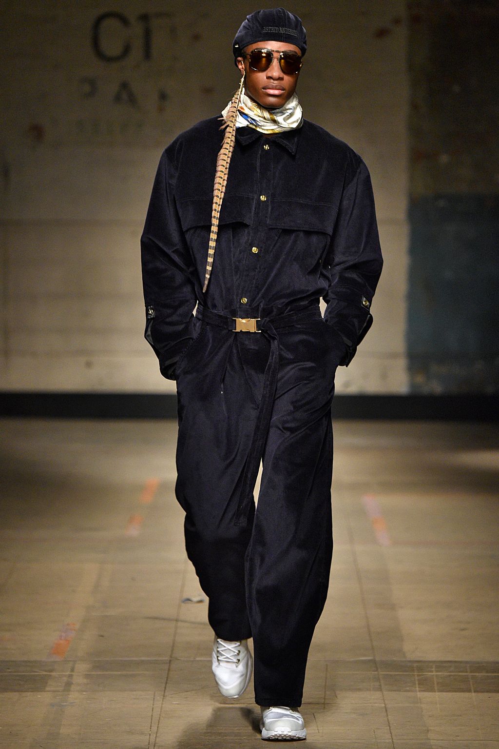 Fashion Week London Fall/Winter 2017 look 19 from the Astrid Andersen collection 男装