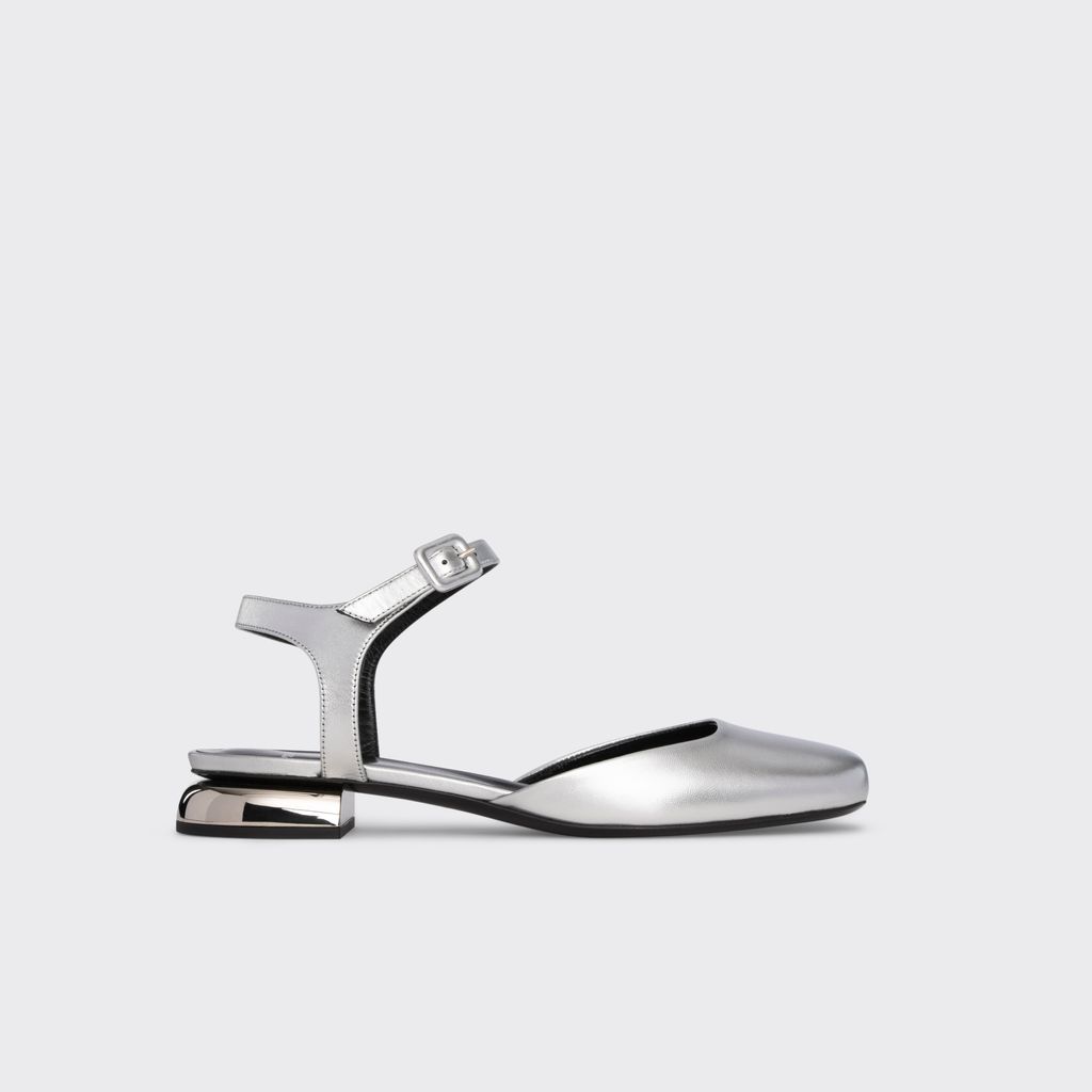 Fashion Week Paris Spring/Summer 2025 look 1 from the Pierre Hardy collection womenswear accessories