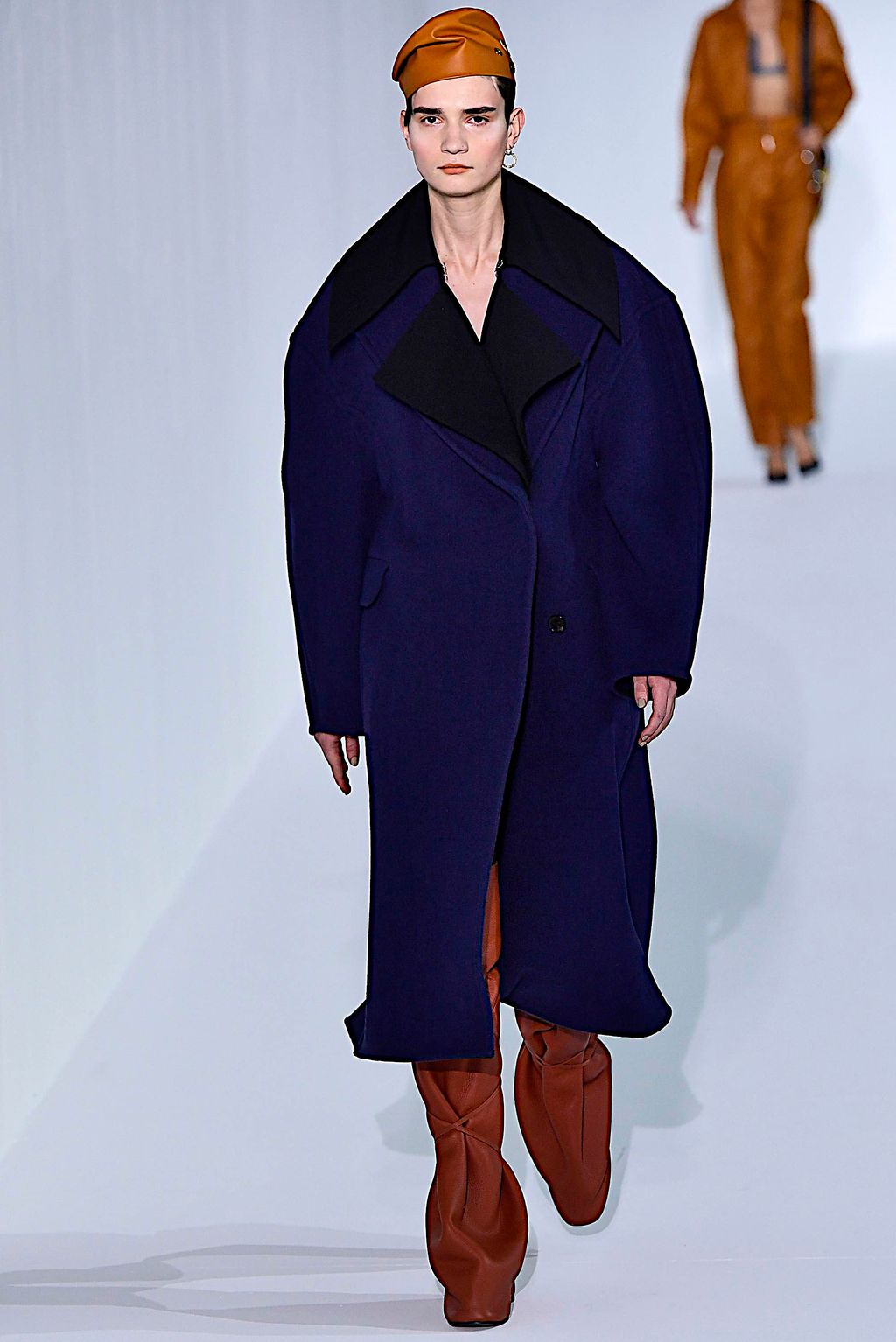 Fashion Week Paris Fall/Winter 2019 look 4 from the Acne Studios collection womenswear
