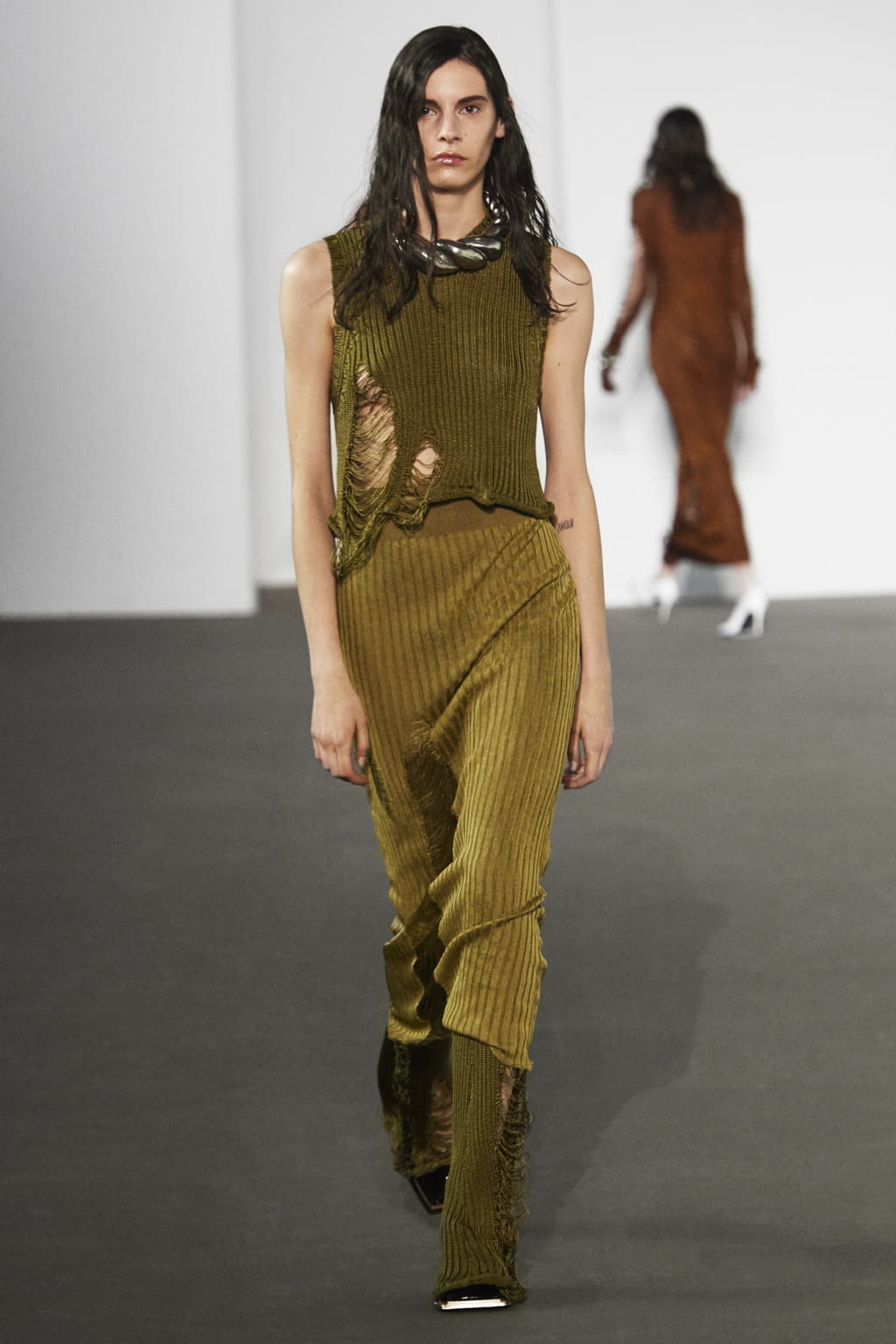 Fashion Week Paris Fall/Winter 2020 look 10 from the Acne Studios collection womenswear