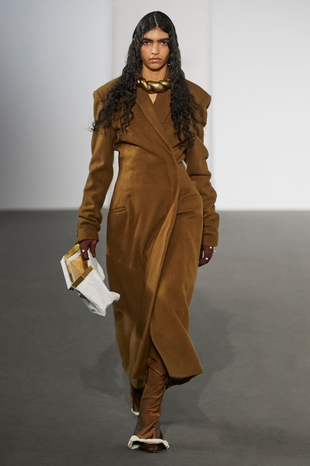 Fashion Week Paris Fall/Winter 2020 look 28 from the Acne Studios collection 女装