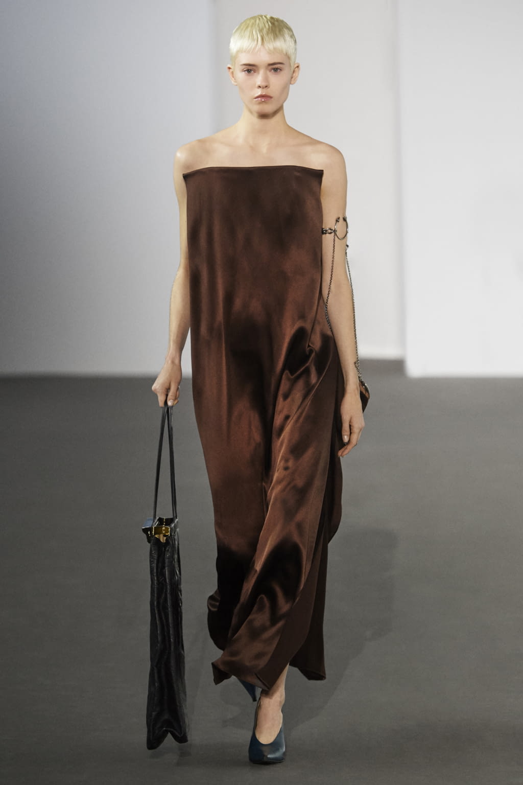 Fashion Week Paris Fall/Winter 2020 look 30 from the Acne Studios collection womenswear