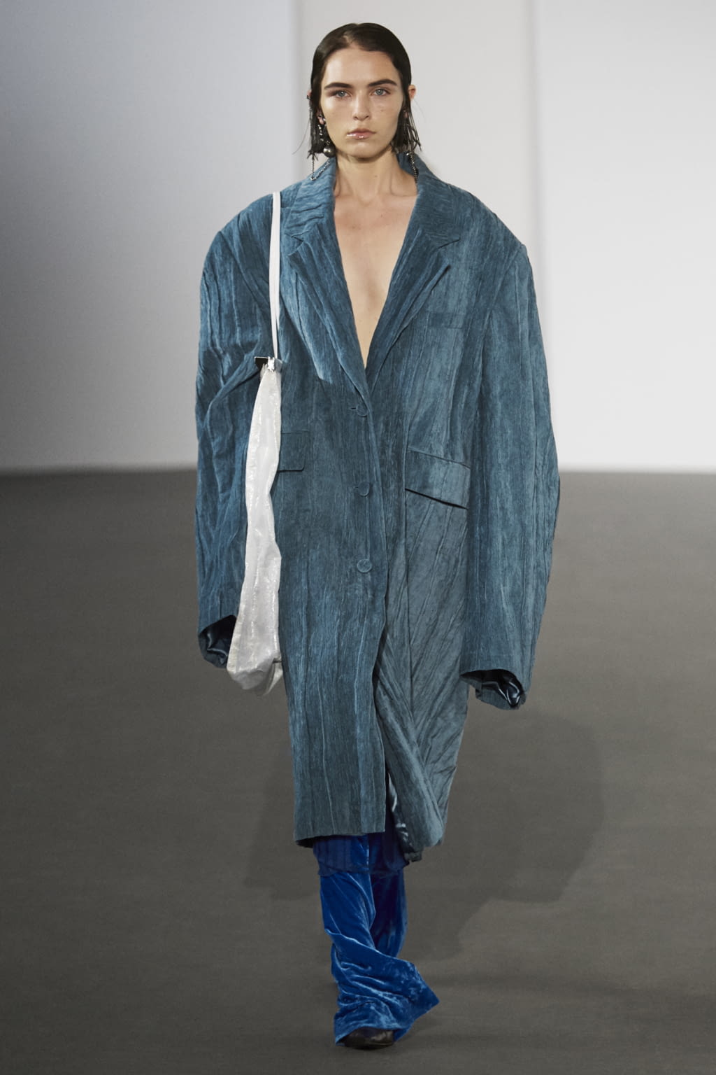Fashion Week Paris Fall/Winter 2020 look 31 from the Acne Studios collection womenswear