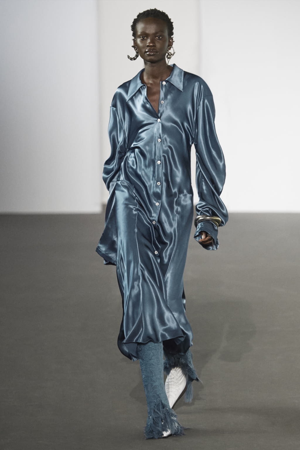 Fashion Week Paris Fall/Winter 2020 look 33 from the Acne Studios collection womenswear
