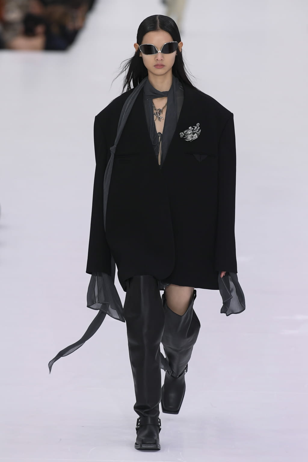 Fashion Week Paris Fall/Winter 2022 look 2 from the Acne Studios collection 女装
