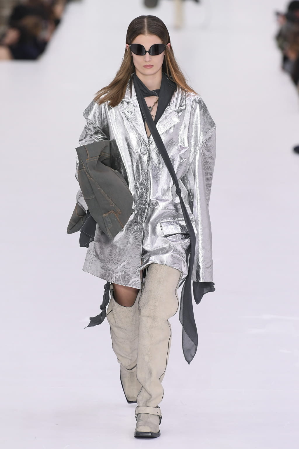 Fashion Week Paris Fall/Winter 2022 look 3 de la collection Acne Studios womenswear