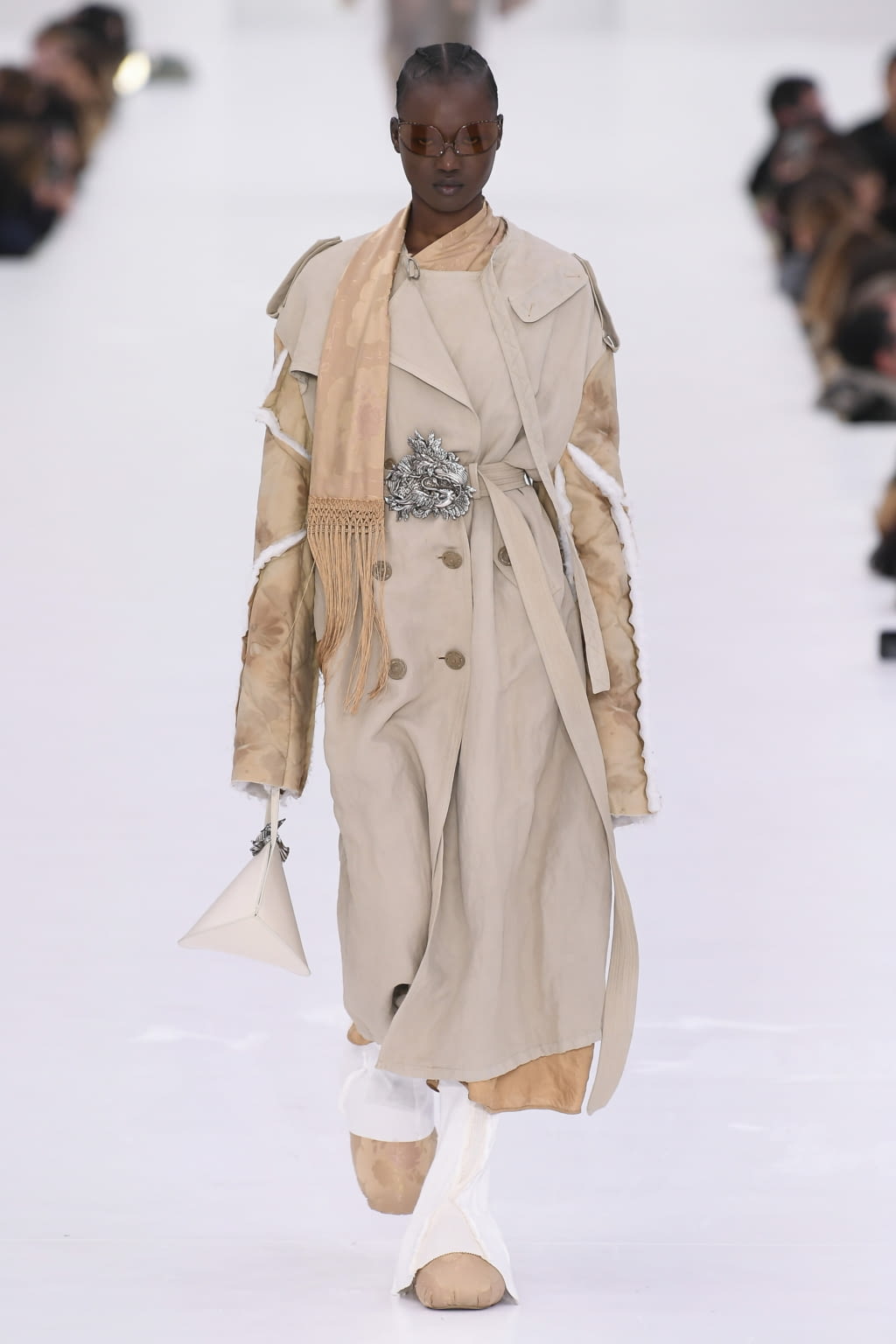 Fashion Week Paris Fall/Winter 2022 look 8 de la collection Acne Studios womenswear