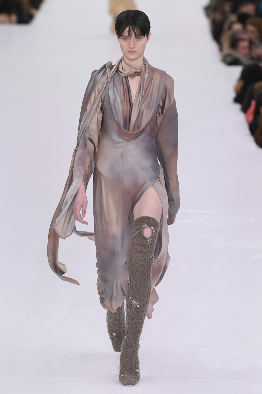 Fashion Week Paris Fall/Winter 2022 look 9 from the Acne Studios collection womenswear