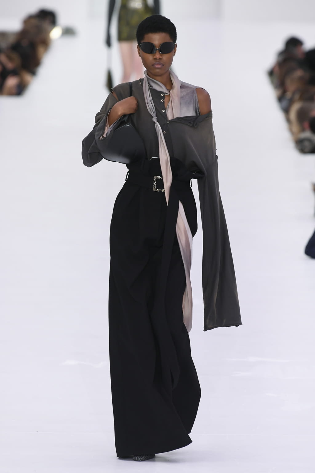 Fashion Week Paris Fall/Winter 2022 look 16 de la collection Acne Studios womenswear