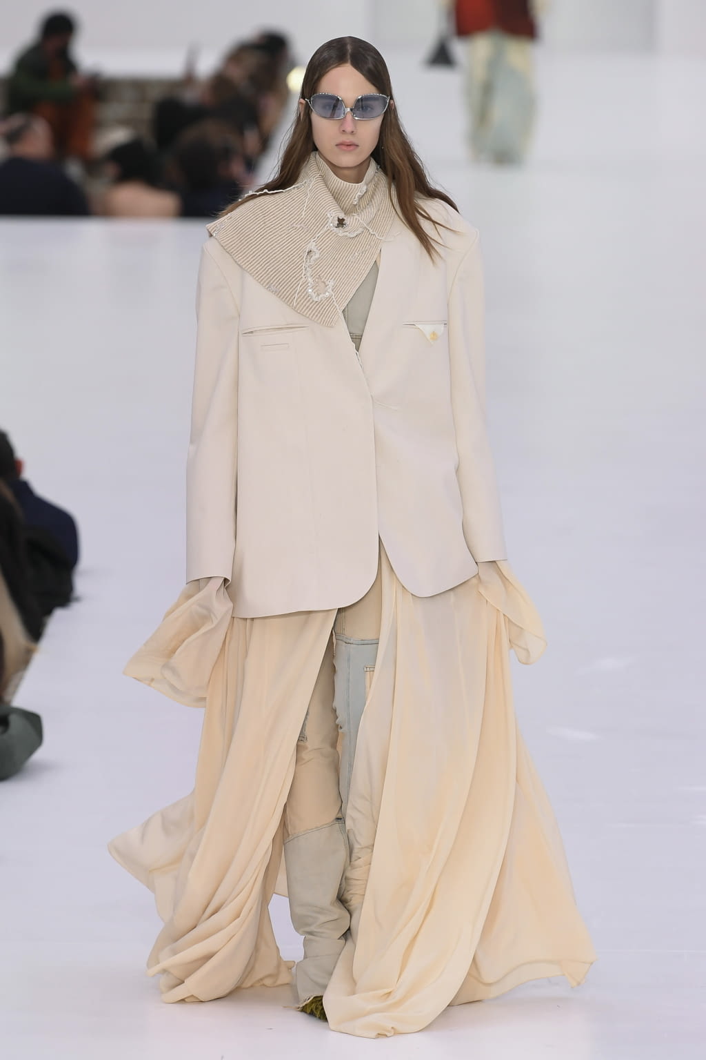 Fashion Week Paris Fall/Winter 2022 look 19 from the Acne Studios collection womenswear