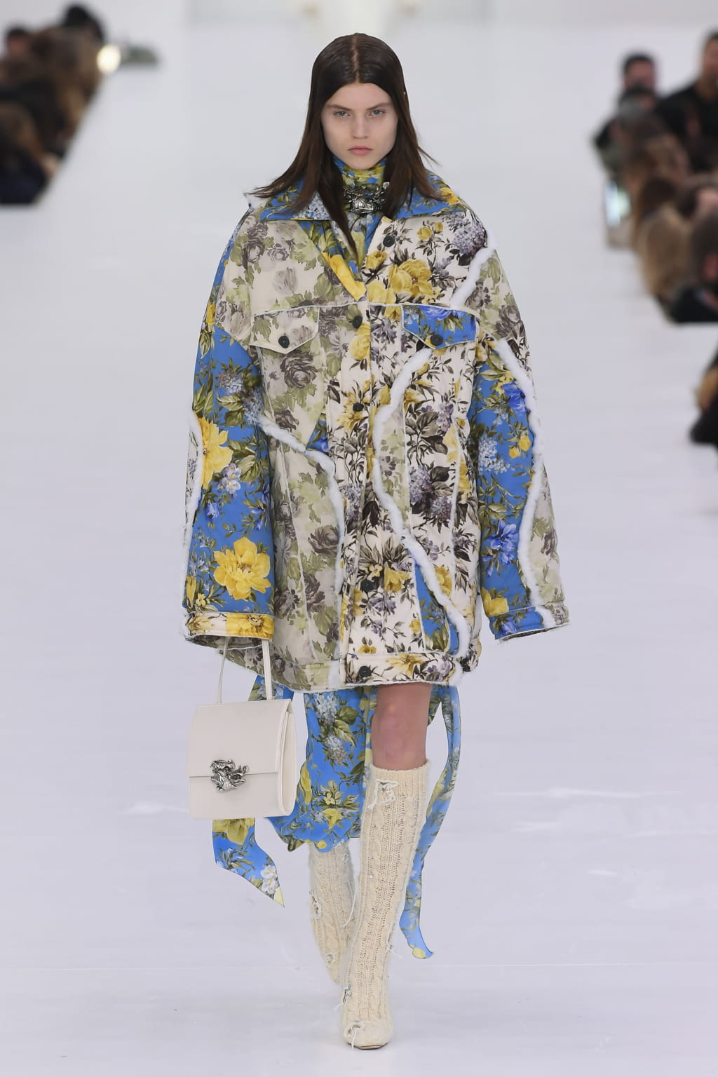 Fashion Week Paris Fall/Winter 2022 look 31 from the Acne Studios collection womenswear