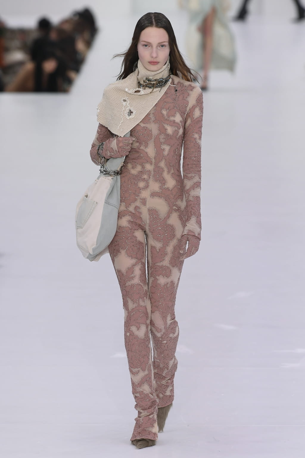 Fashion Week Paris Fall/Winter 2022 look 38 from the Acne Studios collection womenswear