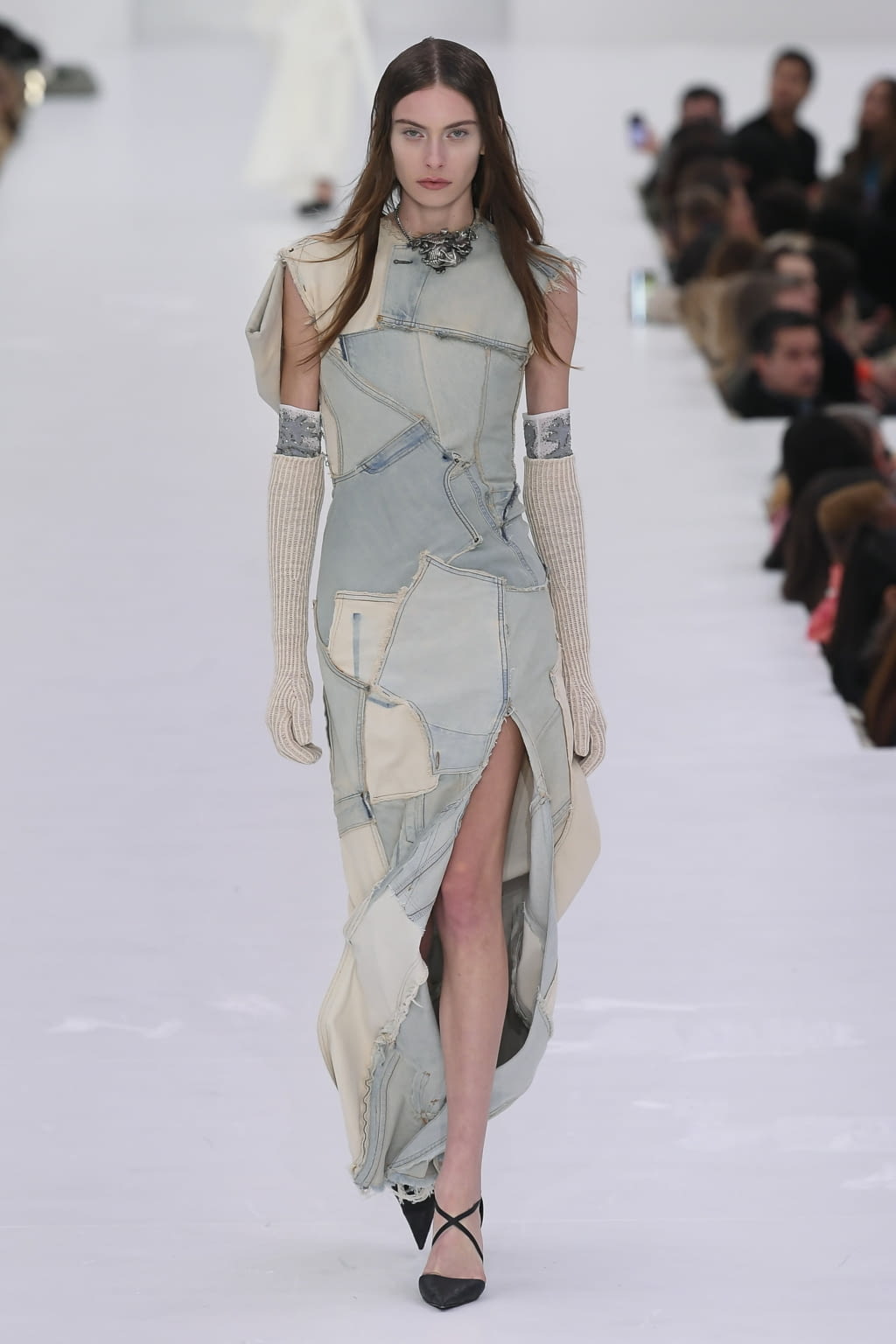 Fashion Week Paris Fall/Winter 2022 look 39 from the Acne Studios collection womenswear