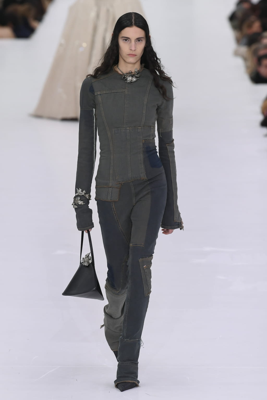 Fashion Week Paris Fall/Winter 2022 look 43 from the Acne Studios collection womenswear