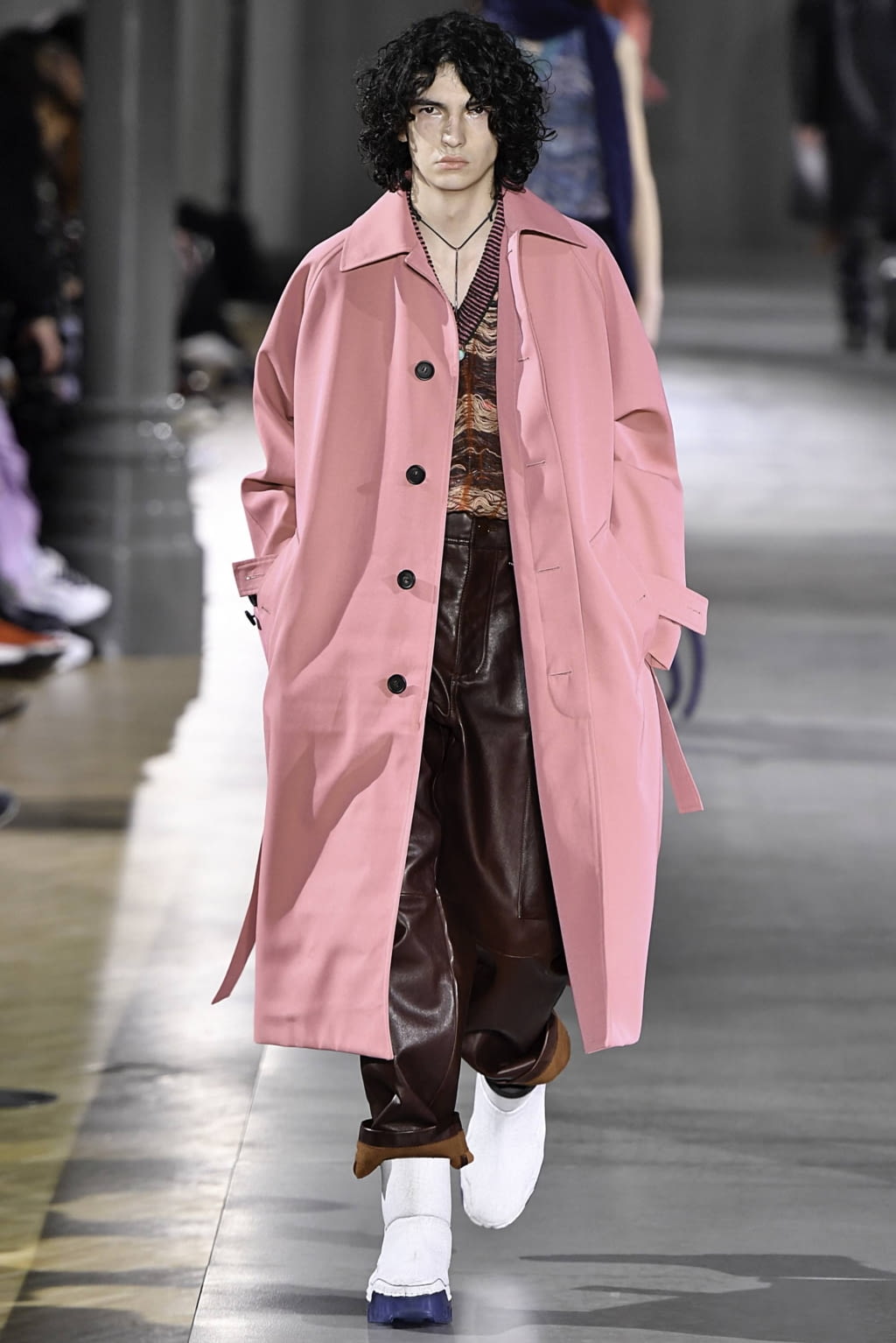 Fashion Week Paris Fall/Winter 2019 look 38 from the Acne Studios collection menswear