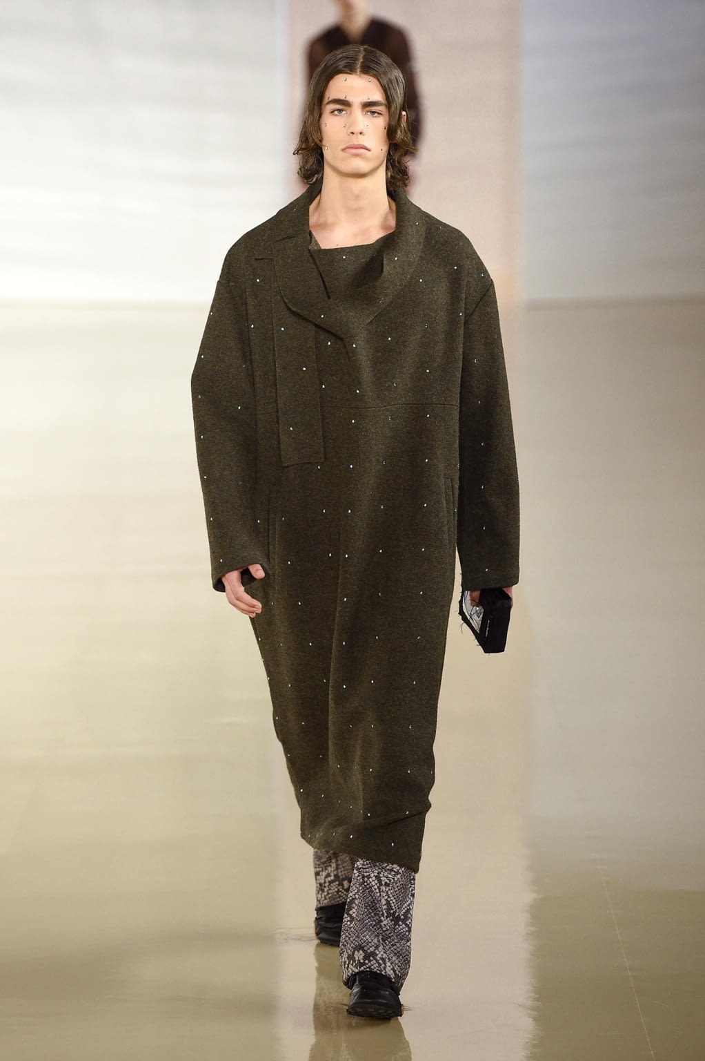 Fashion Week Paris Fall/Winter 2020 look 9 from the Acne Studios collection 男装