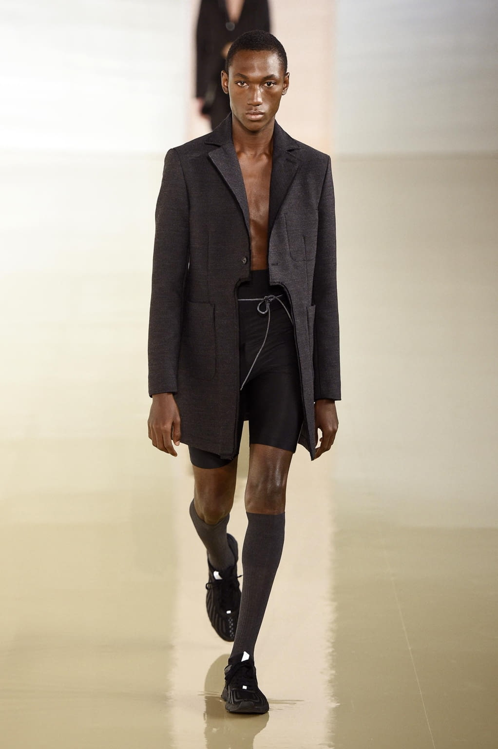 Fashion Week Paris Fall/Winter 2020 look 17 from the Acne Studios collection 男装
