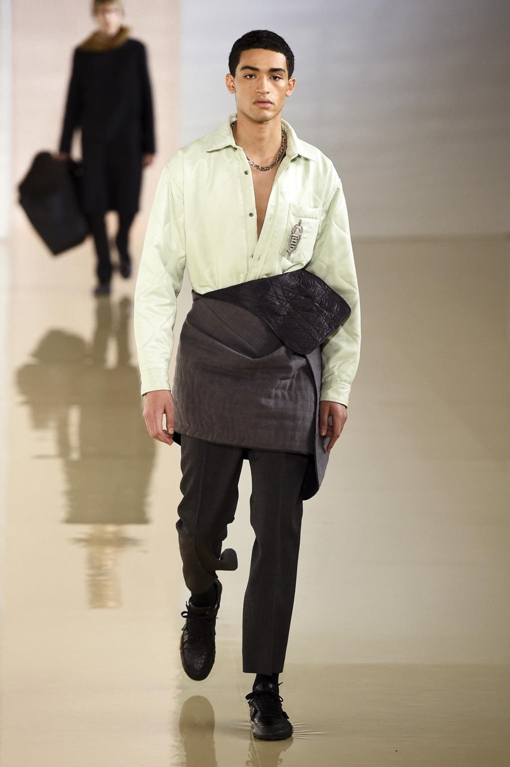 Fashion Week Paris Fall/Winter 2020 look 21 from the Acne Studios collection 男装