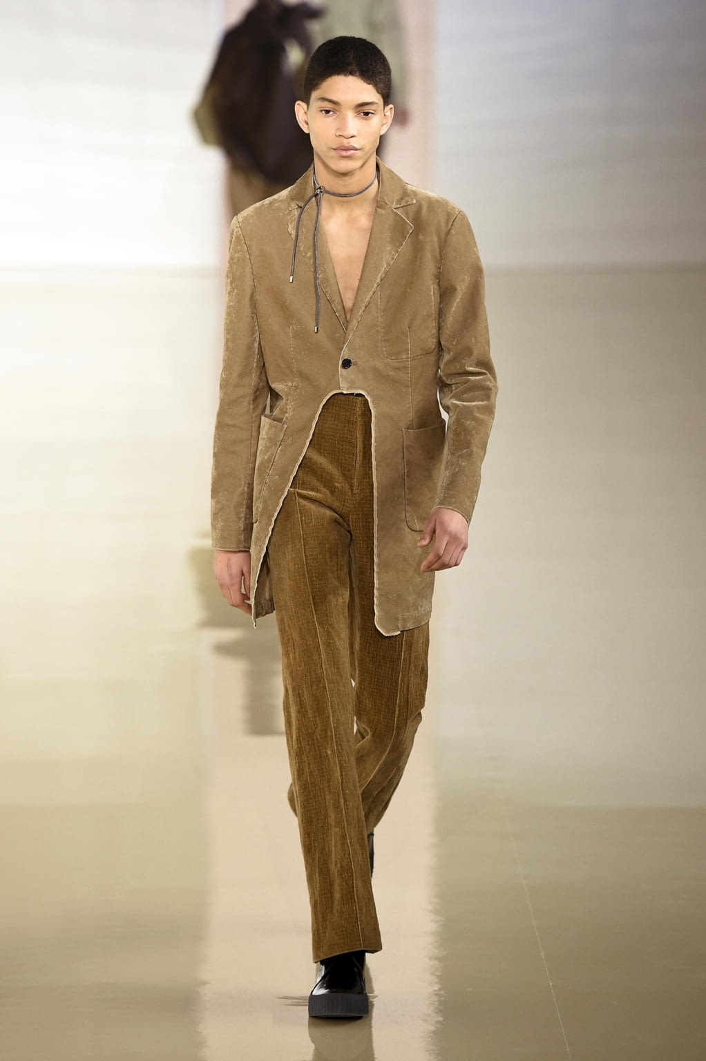 Fashion Week Paris Fall/Winter 2020 look 23 from the Acne Studios collection menswear