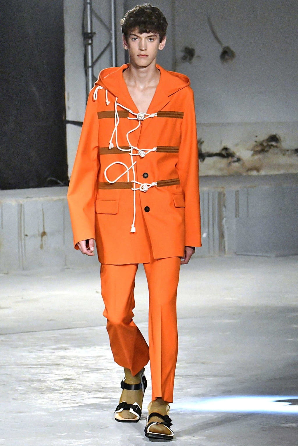 Fashion Week Paris Spring/Summer 2019 look 22 from the Acne Studios collection 男装