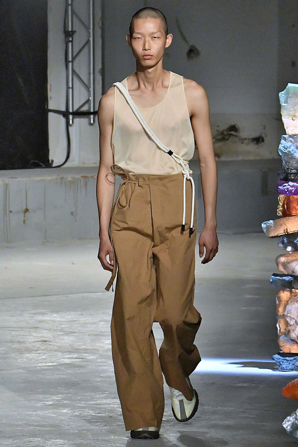 Fashion Week Paris Spring/Summer 2019 look 27 from the Acne Studios collection menswear