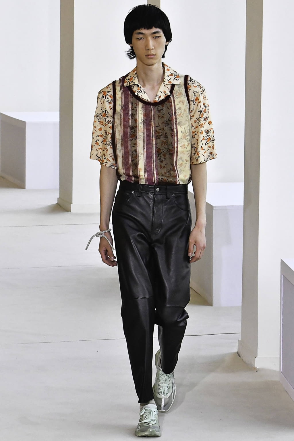 Fashion Week Paris Spring/Summer 2020 look 25 from the Acne Studios collection menswear