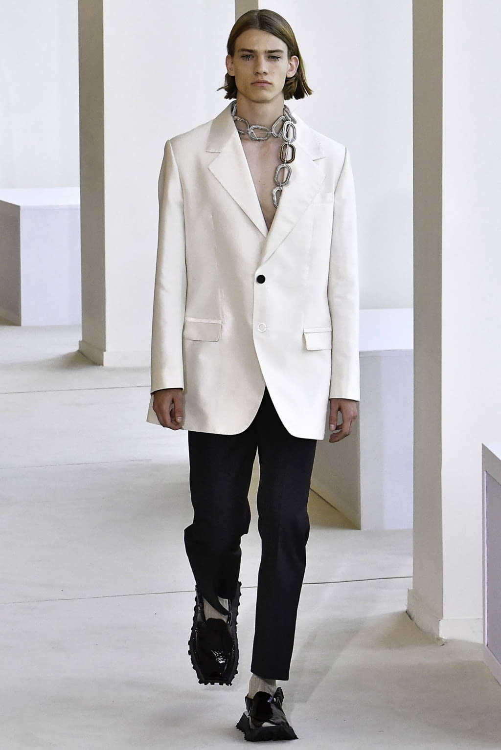Fashion Week Paris Spring/Summer 2020 look 28 from the Acne Studios collection menswear