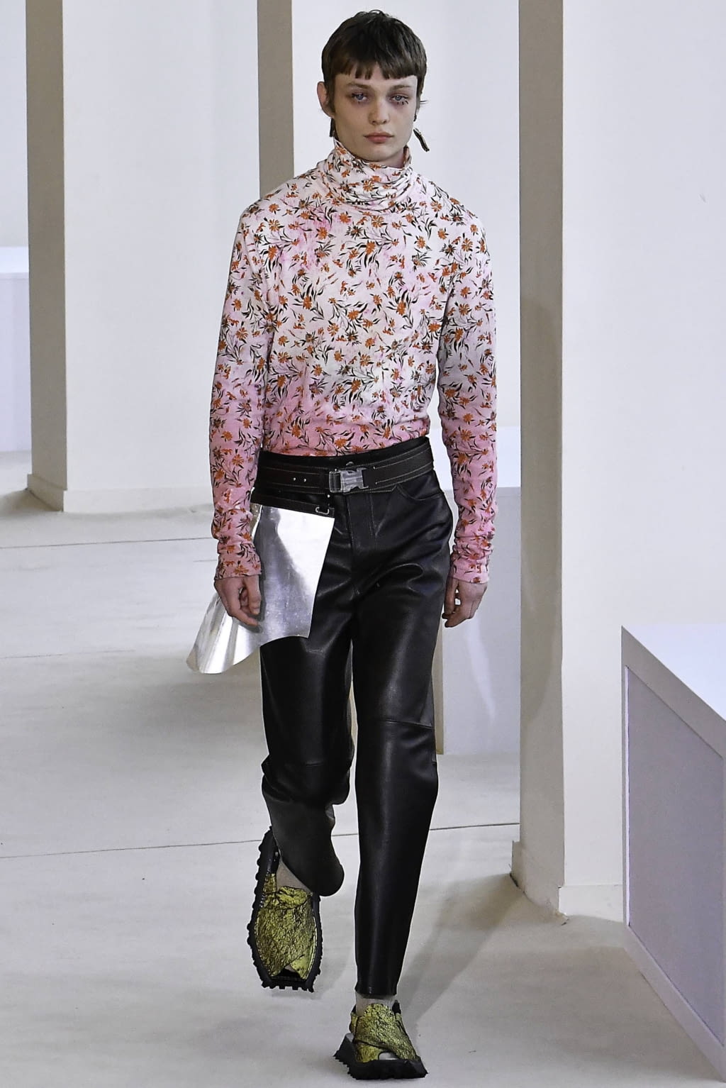 Fashion Week Paris Spring/Summer 2020 look 29 from the Acne Studios collection 男装