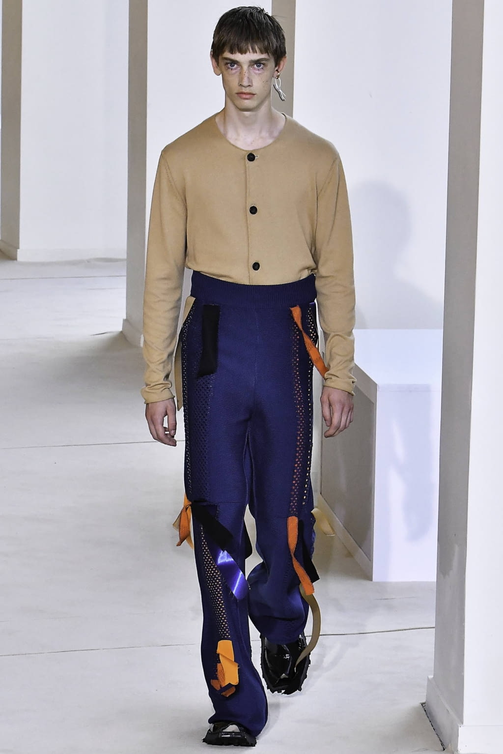 Fashion Week Paris Spring/Summer 2020 look 34 from the Acne Studios collection menswear