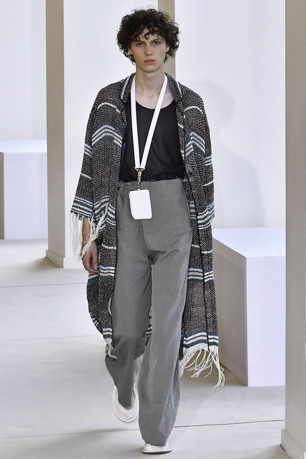 Fashion Week Paris Spring/Summer 2020 look 39 from the Acne Studios collection 男装