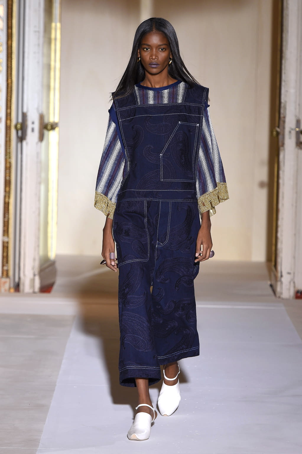 Fashion Week Paris Spring/Summer 2017 look 34 from the Acne Studios collection womenswear