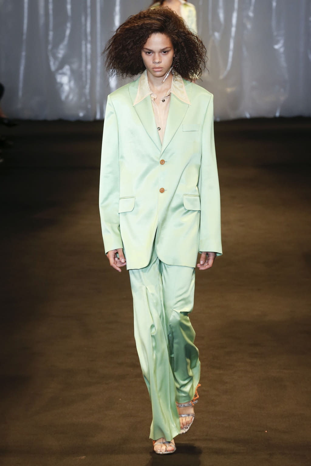 Fashion Week Paris Spring/Summer 2018 look 1 from the Acne Studios collection 女装