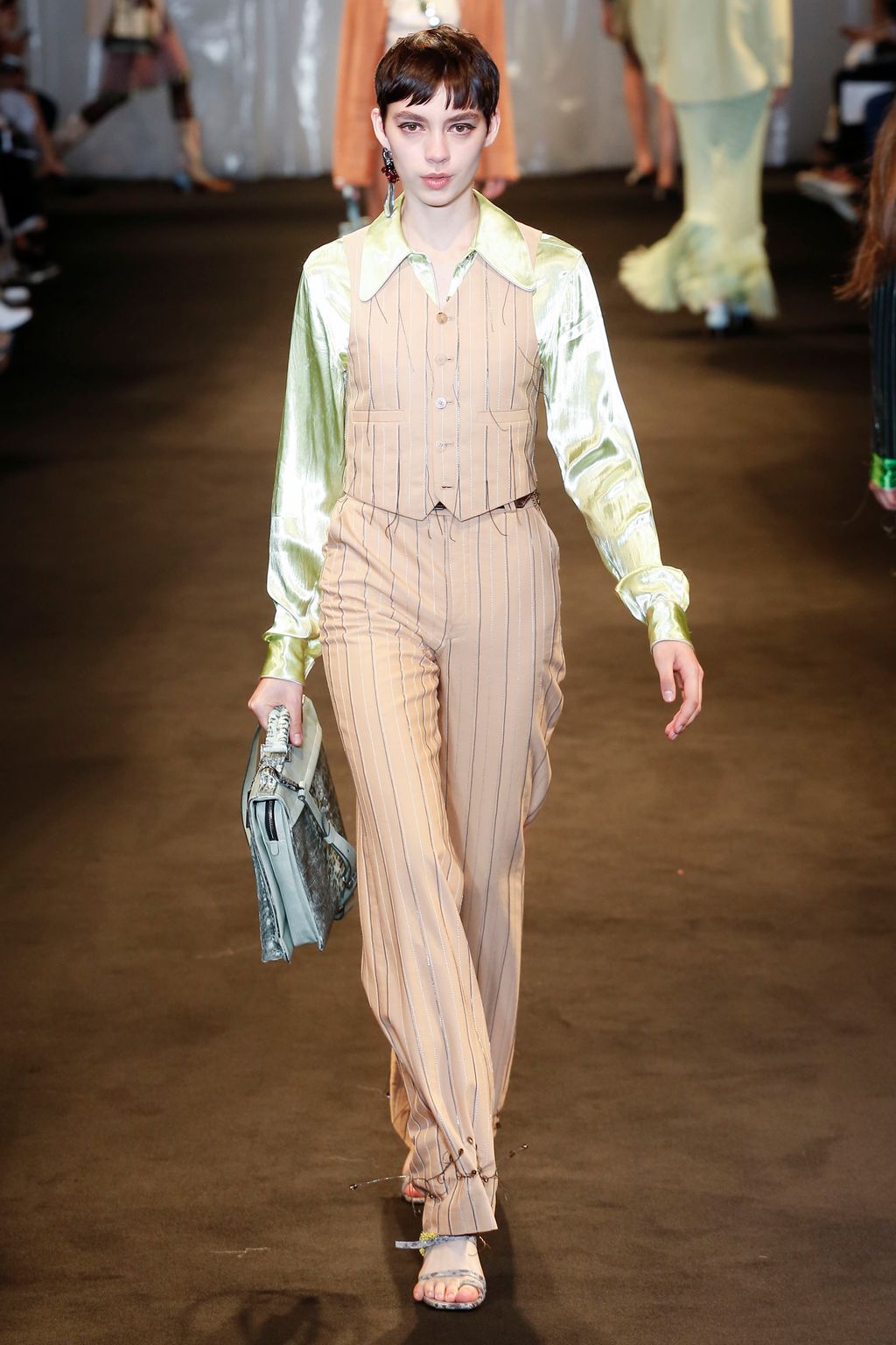 Fashion Week Paris Spring/Summer 2018 look 15 from the Acne Studios collection 女装