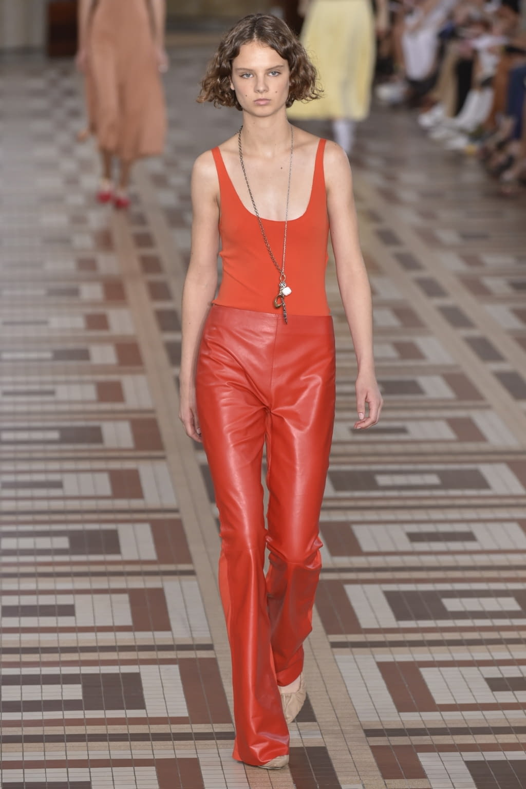 Fashion Week Paris Spring/Summer 2019 look 3 from the Acne Studios collection womenswear