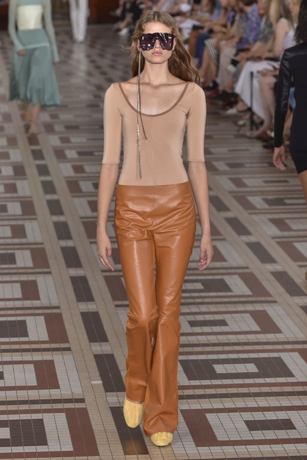 Fashion Week Paris Spring/Summer 2019 look 9 from the Acne Studios collection 女装