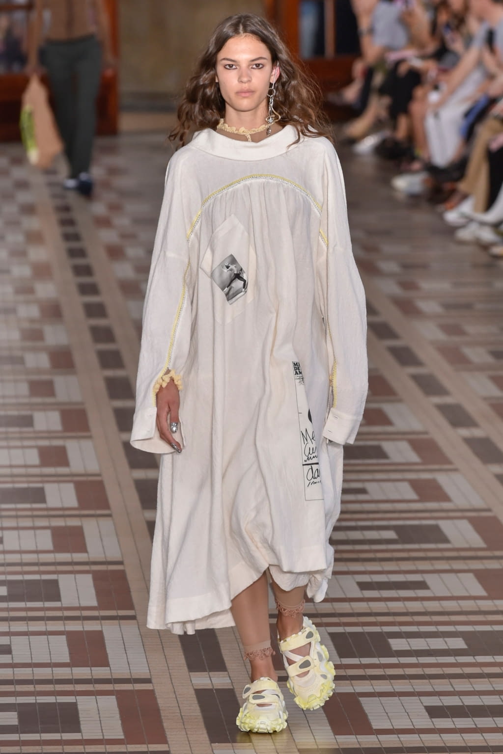 Fashion Week Paris Spring/Summer 2019 look 13 from the Acne Studios collection womenswear