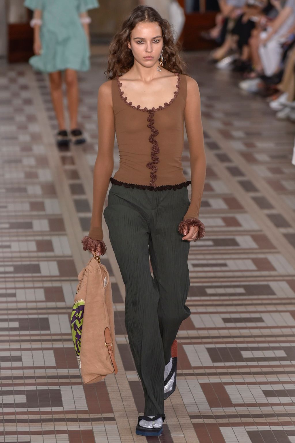 Fashion Week Paris Spring/Summer 2019 look 14 from the Acne Studios collection womenswear