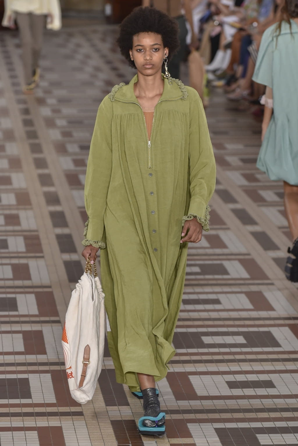 Fashion Week Paris Spring/Summer 2019 look 16 from the Acne Studios collection womenswear
