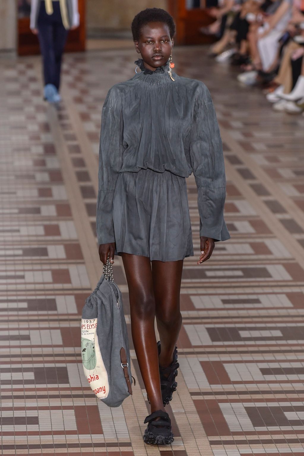 Fashion Week Paris Spring/Summer 2019 look 21 from the Acne Studios collection 女装