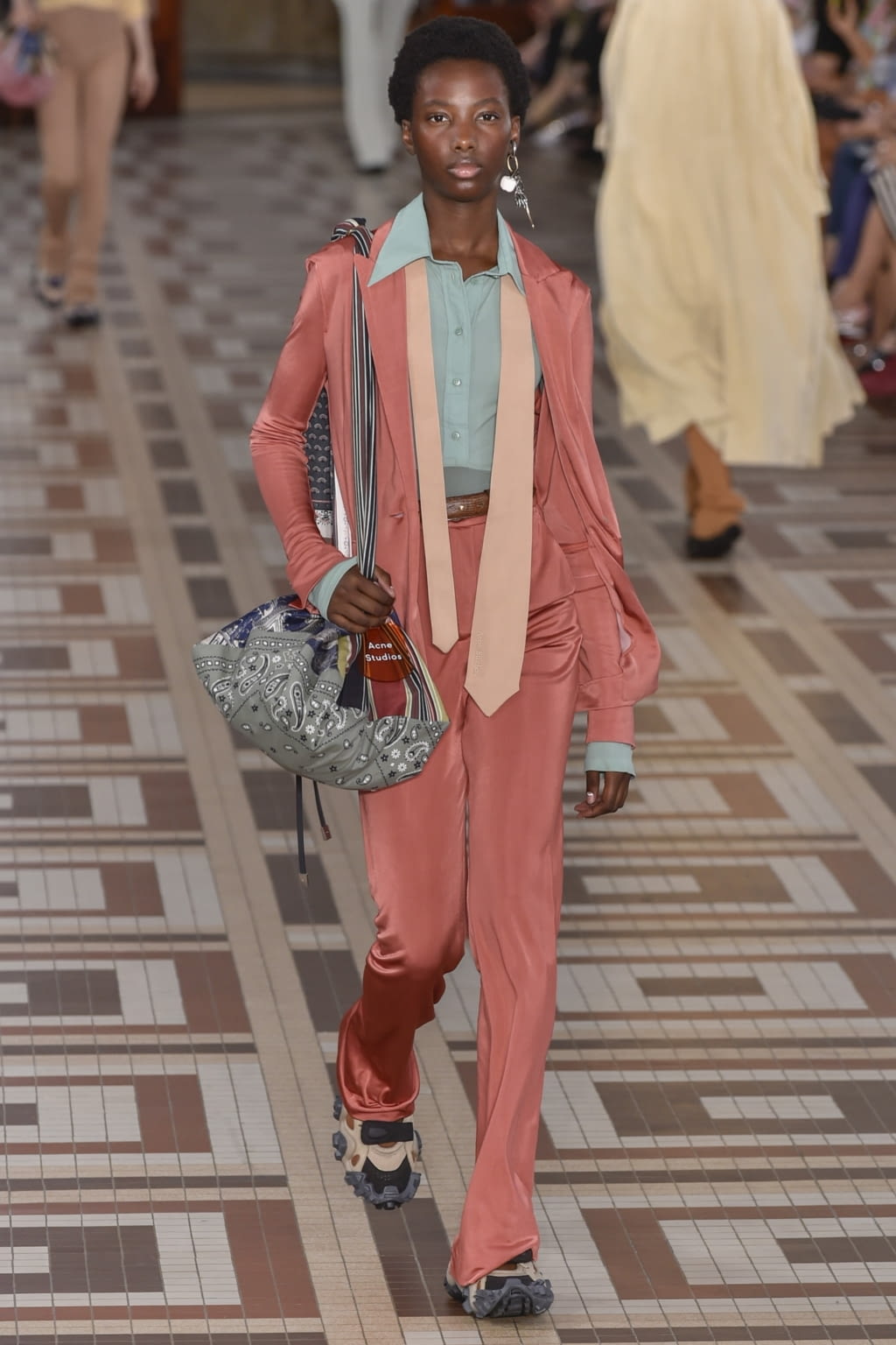Fashion Week Paris Spring/Summer 2019 look 26 from the Acne Studios collection 女装