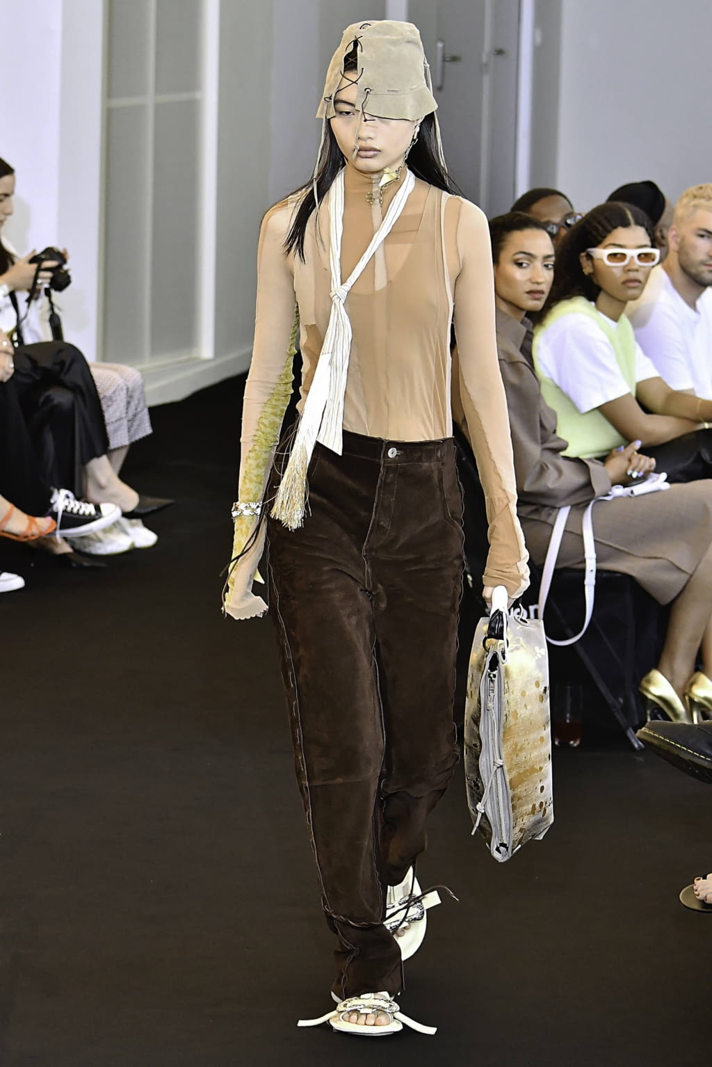 Fashion Week Paris Spring/Summer 2020 look 3 from the Acne Studios collection 女装