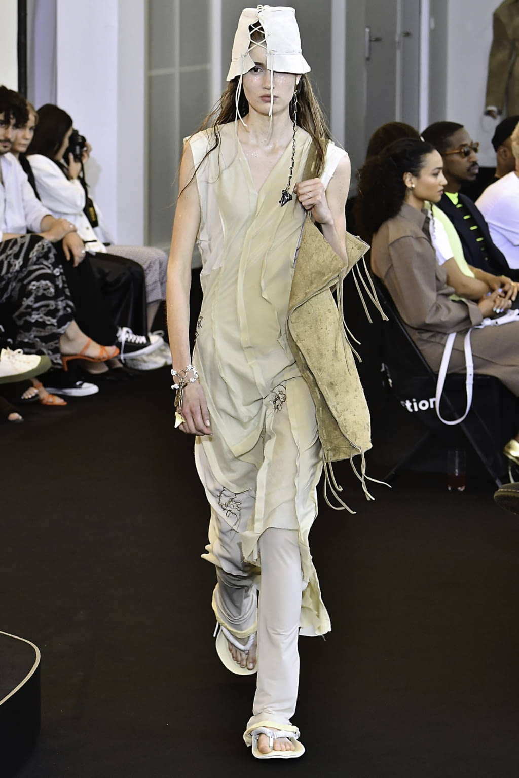 Fashion Week Paris Spring/Summer 2020 look 6 de la collection Acne Studios womenswear