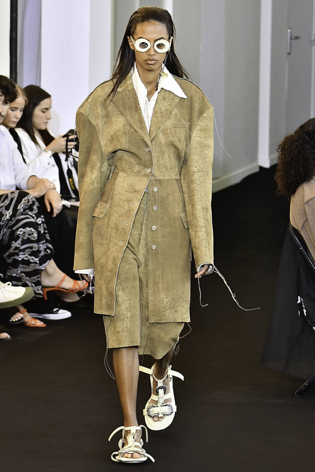Fashion Week Paris Spring/Summer 2020 look 7 from the Acne Studios collection 女装
