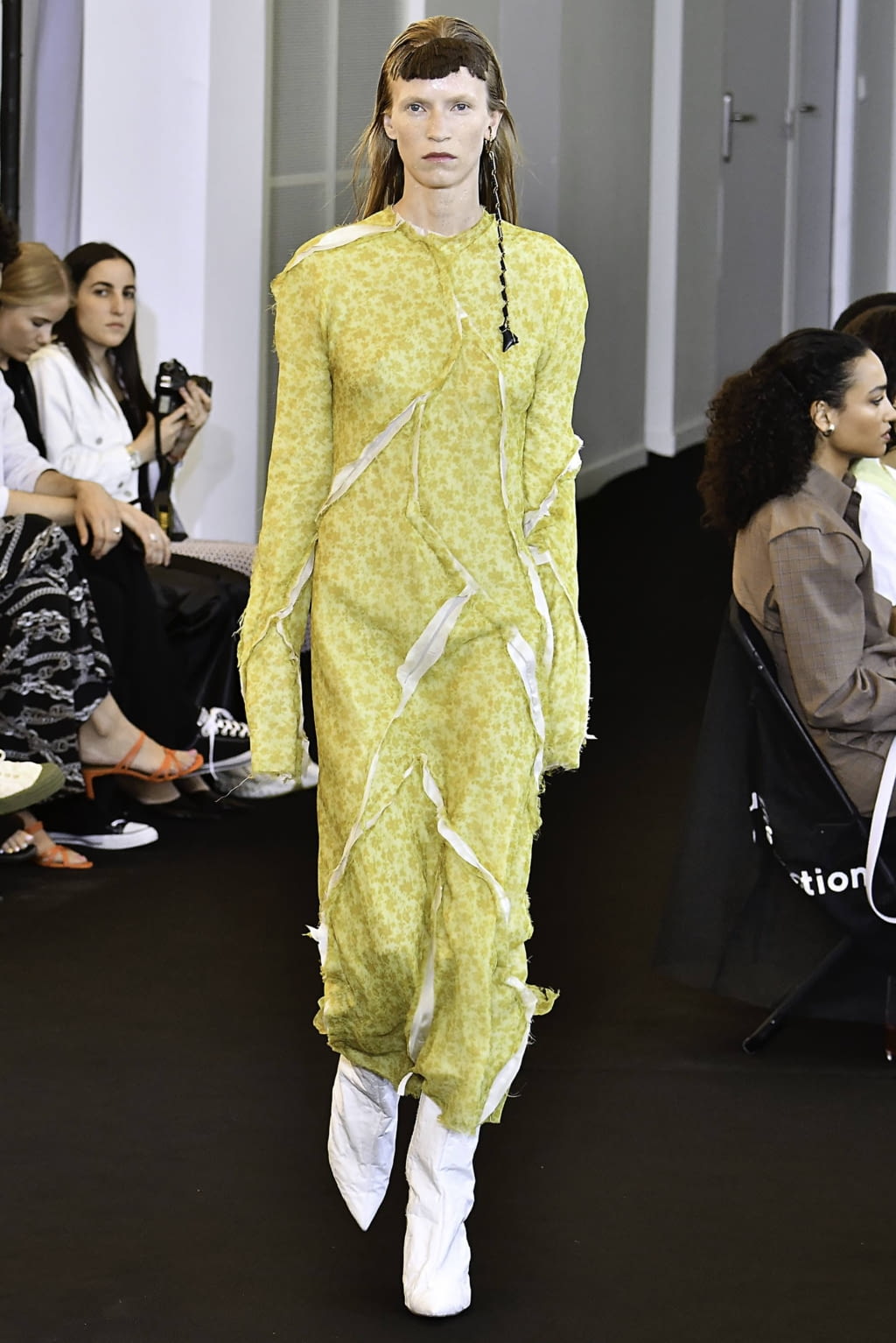 Fashion Week Paris Spring/Summer 2020 look 13 from the Acne Studios collection womenswear