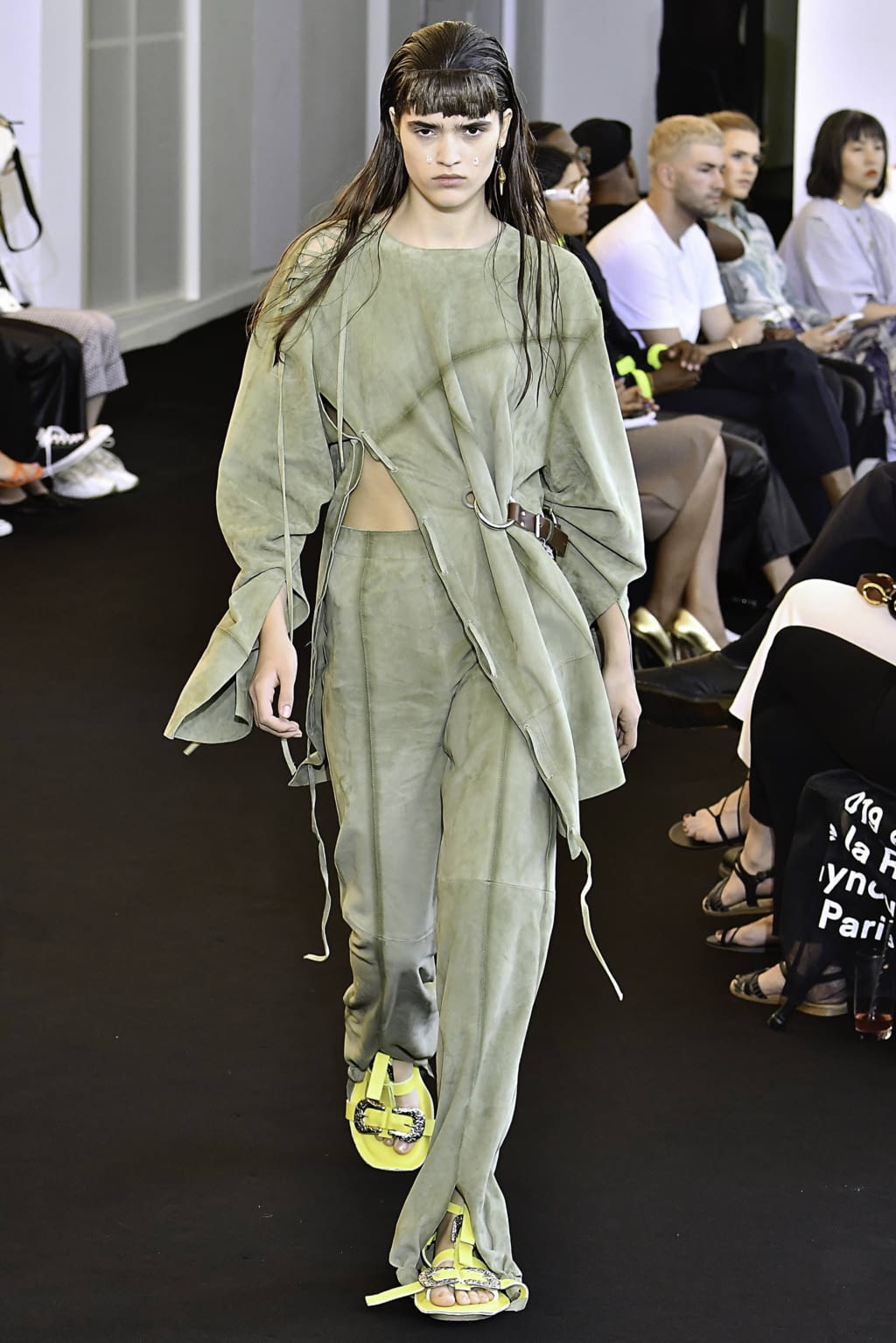 Fashion Week Paris Spring/Summer 2020 look 17 from the Acne Studios collection womenswear